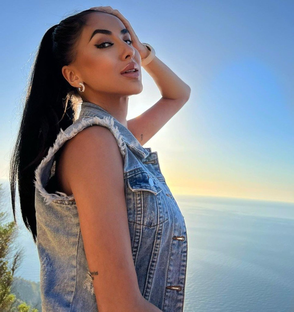 Karina Profile image 5