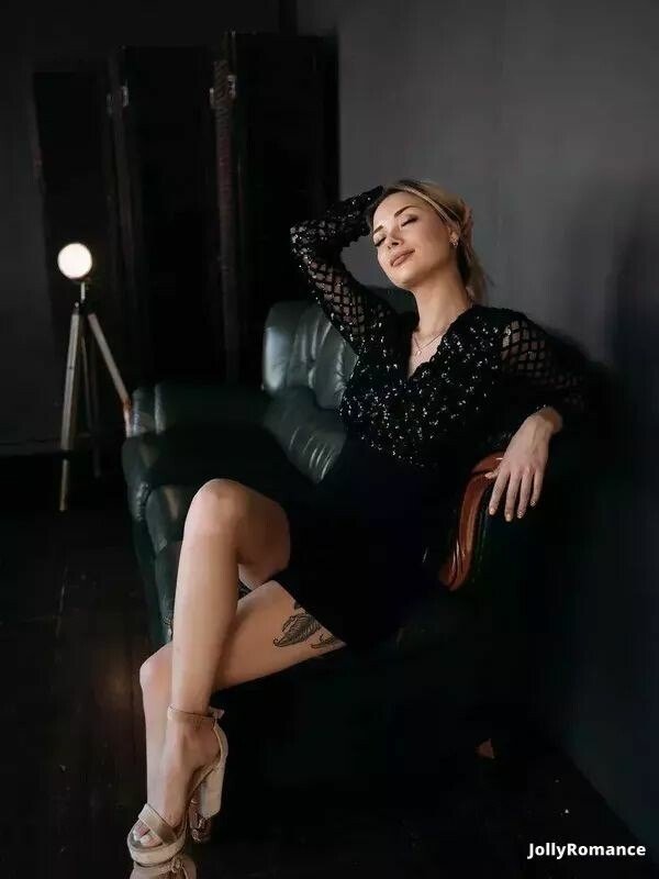Julia, 24