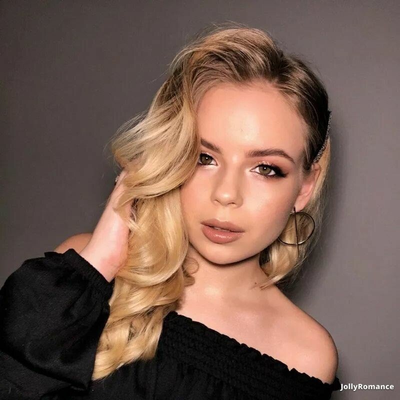 Julia Profile image 3