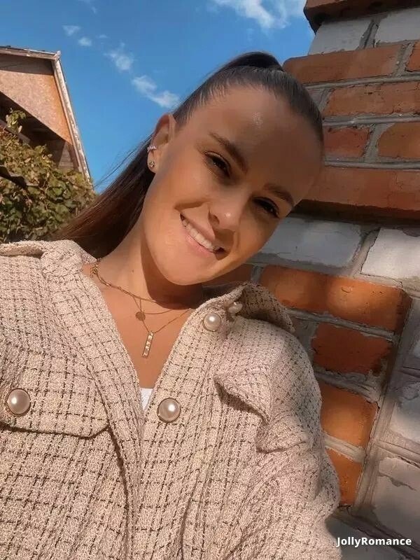 Karolina Profile image 2