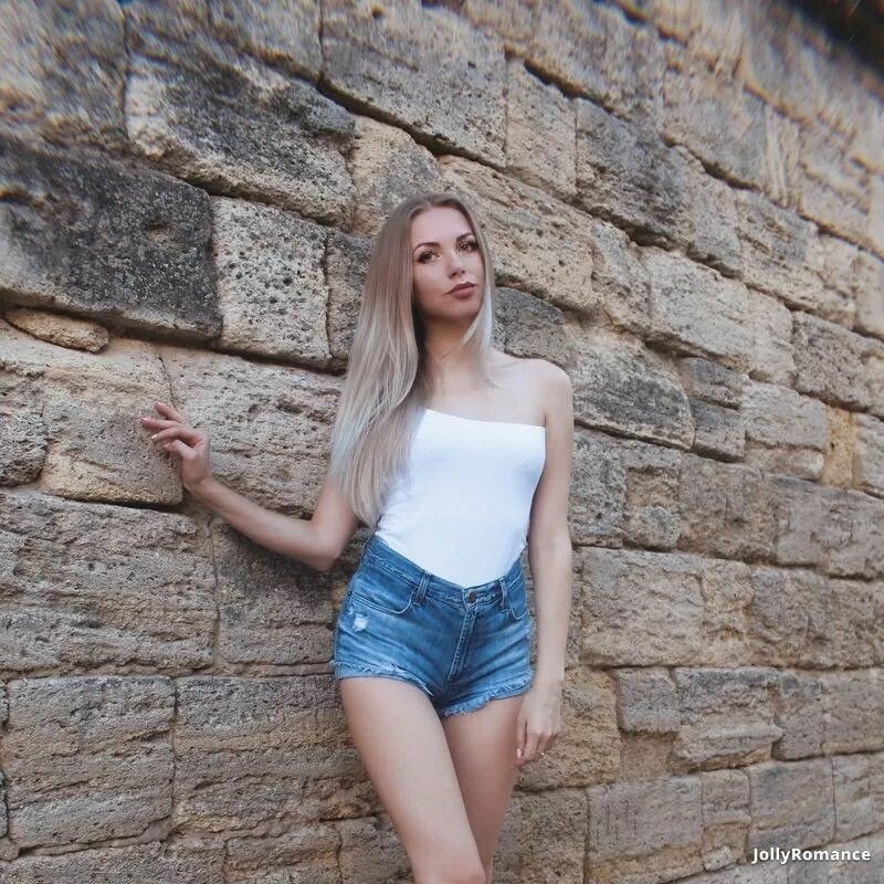 Anna, 27
