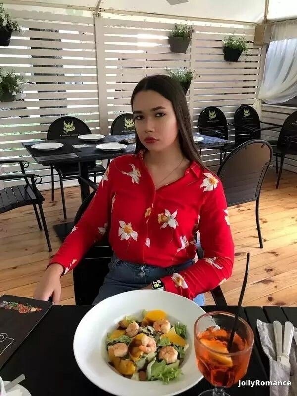 Kristina Profile image 3