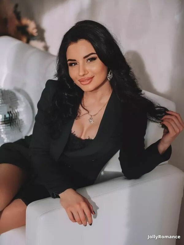 Oksana Profile image 4