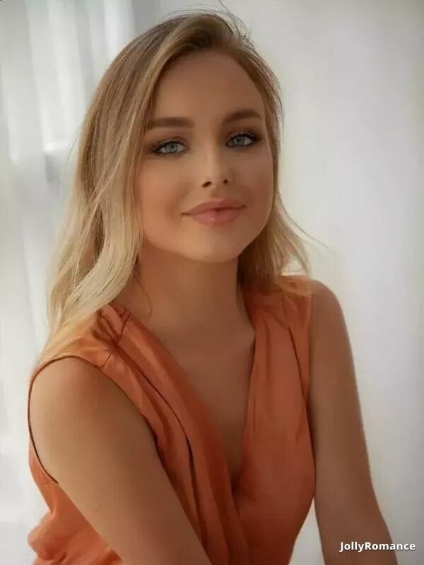 Alina Profile image 1