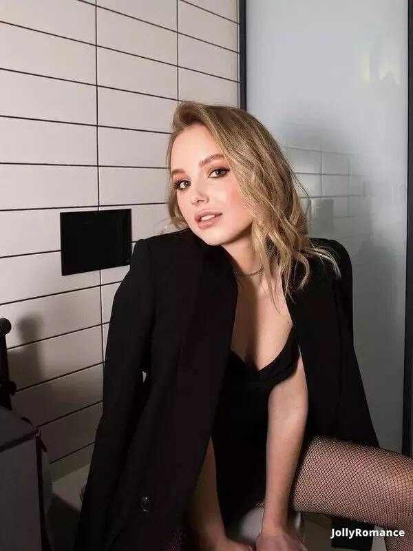 Alina Profile image 2