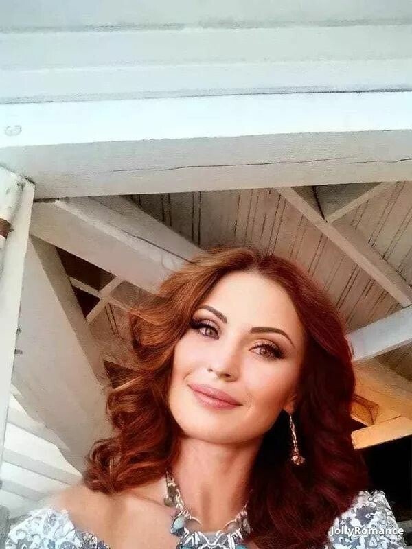 Anna, 44