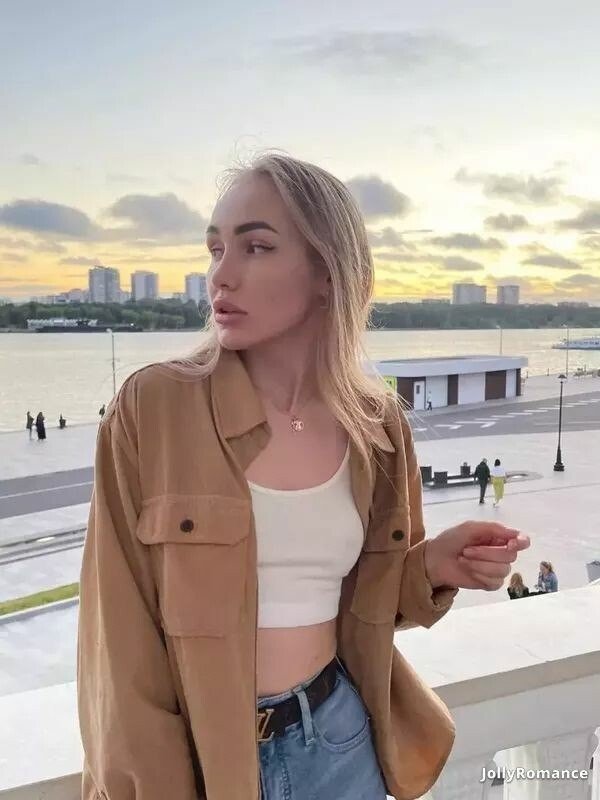 Elena, 22