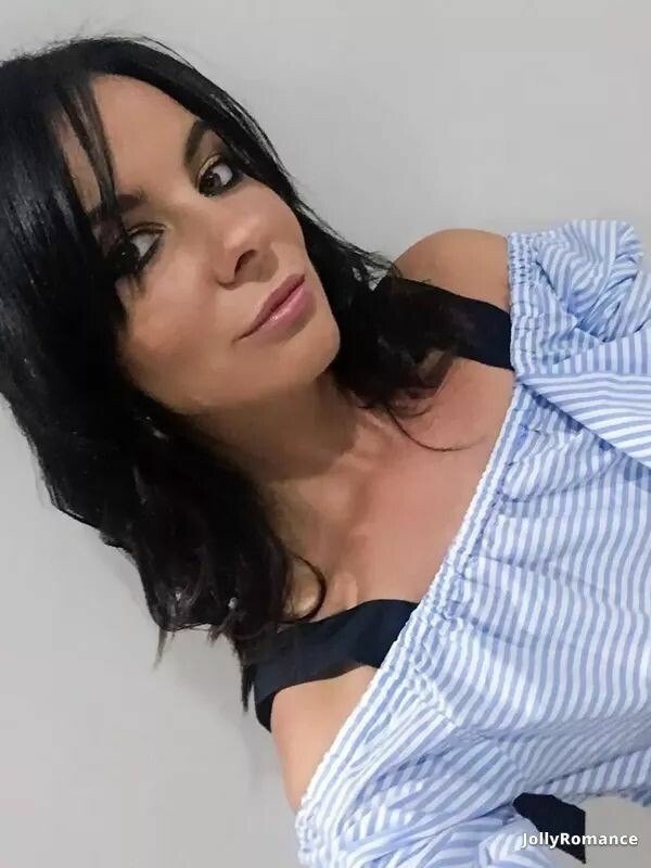 Anna Profile image 2