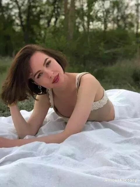 Elena Profile image 5